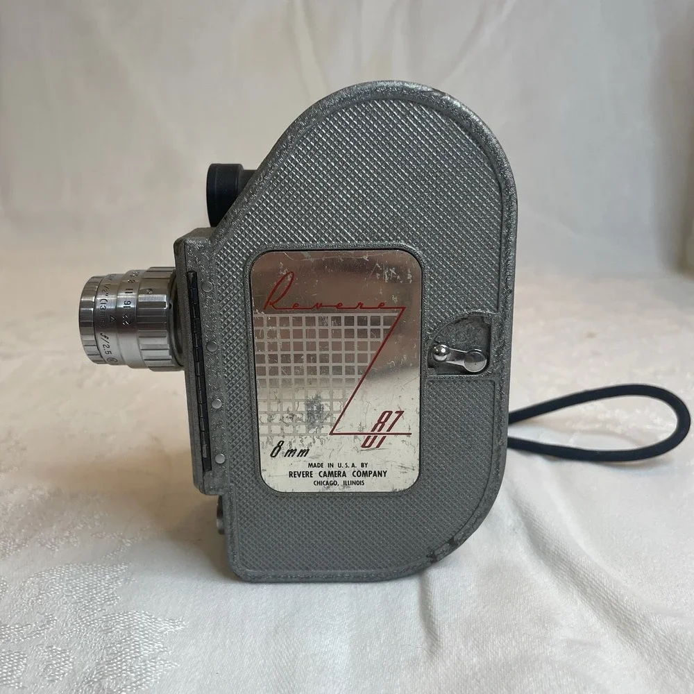Vintage Revere Model 87 8mm Movie Camera UNTESTED‎